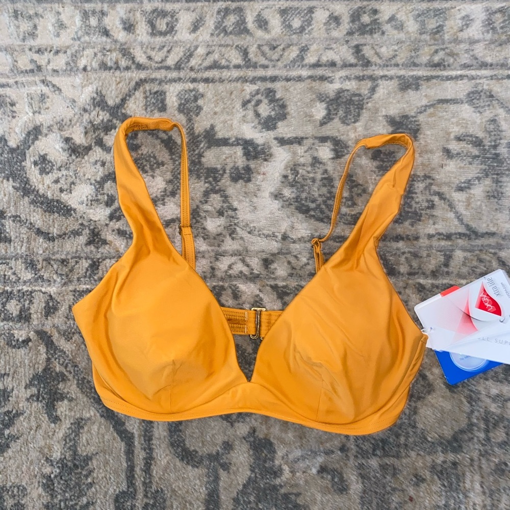 NWT Rip curl DD bikini top